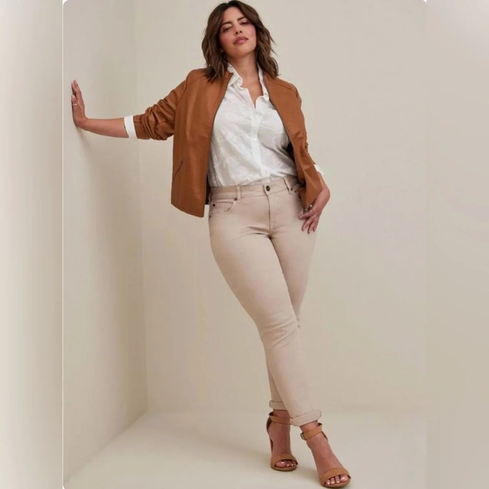 TORRID Boyfriend Straight‎ Vintage Stretch Mid-Rise Tan Cream Jean Size 18T NEW